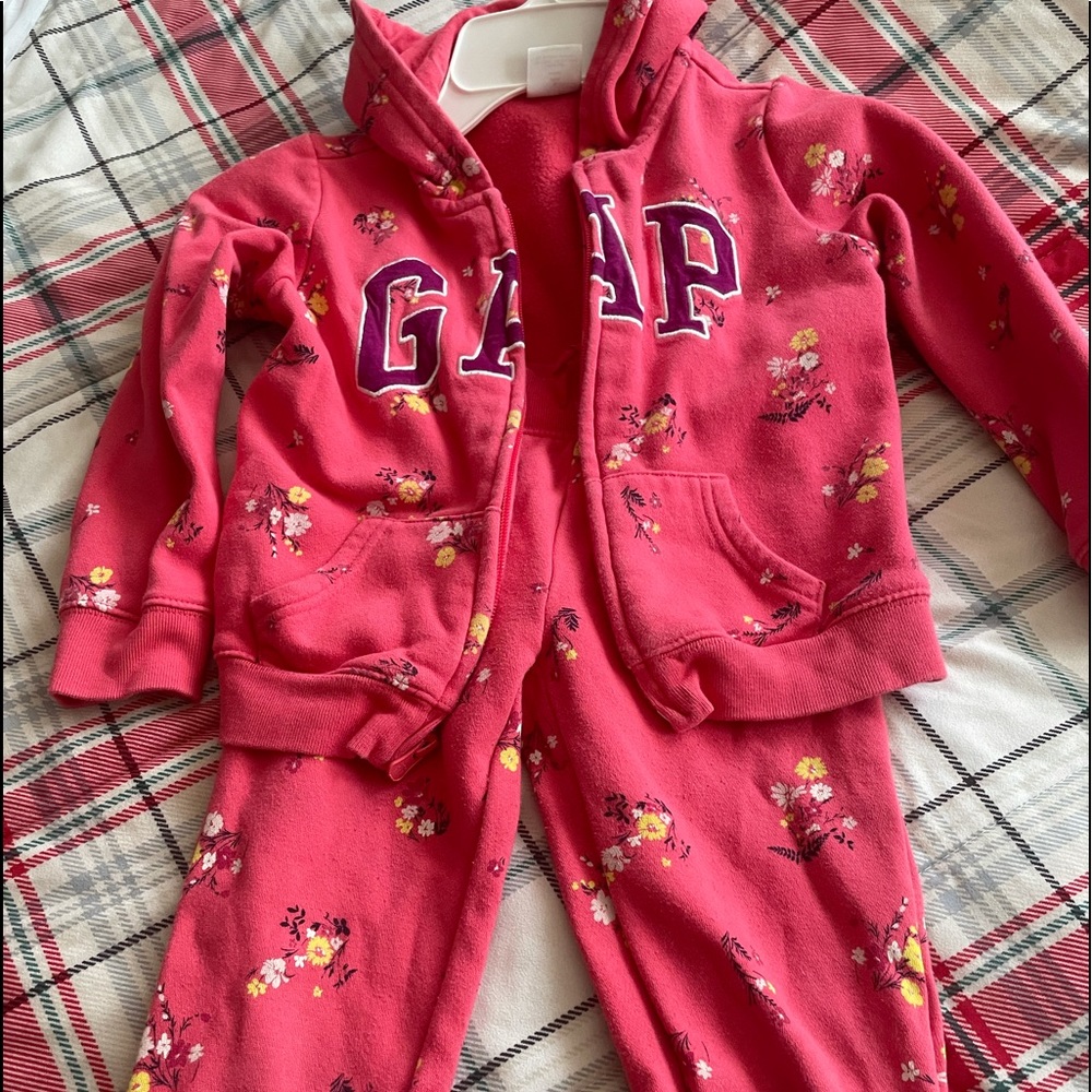 Gap girls sweatsuit